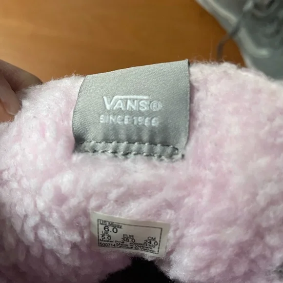 Vans warm Sherpa lined sneakers missy size 6 women’s 7 - Picture 5 of 6